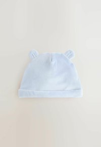 Chapeau en polaire bleu clair avec un bord replié et deux petites oreilles sur le dessus. Texture douce et design simple adapté aux nourrissons.