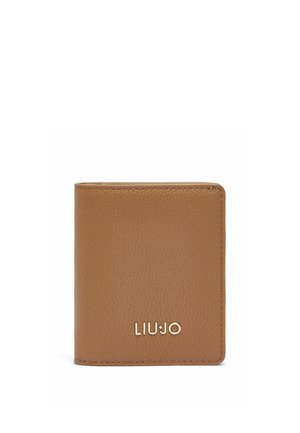 Braune, strukturierte Lederbrieftasche mit goldenem "LIU·JO" Logo zentriert auf der Vorderseite, geschlossen vor weißem Hintergrund gezeigt.