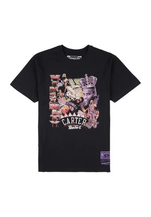 Maglietta nera con grafica del giocatore di basket Vince Carter in azione, che indossa la divisa dei Toronto Raptors, una corona e il logo della squadra.