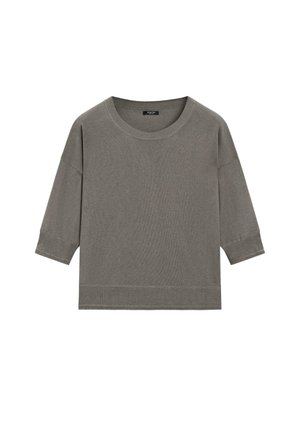 Maglione grigio in maglia con scollo rotondo e maniche a tre quarti, caratterizzato da una vestibilità rilassata e leggermente squadrata.