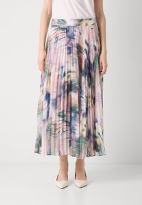 Gonna maxi plissè in tessuto leggero e trasparente. Presenta un motivo astratto colorato in tonalità pastello, con una vita elastica.