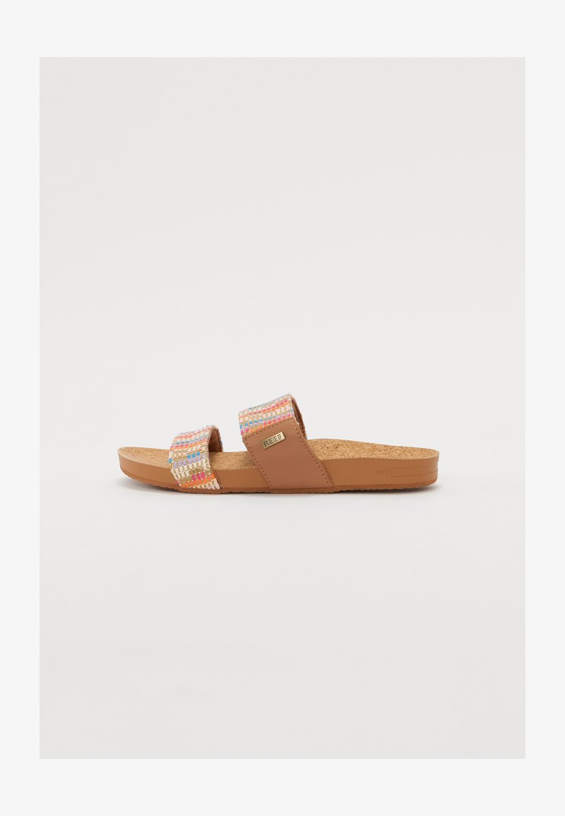 Sandales à glissière avec un dessous en liège marron, ornées de deux lanières en cuir tissé coloré. Présente un petit logo doré sur une des lanières.