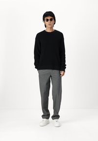 Abercrombie & Fitch DYED ACID  - Strikkegenser - casual black