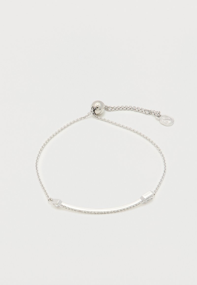 Ασημένιο ρυθμιζόμενο βραχιόλι αλυσίδας με καμπυλωτή μπάρα διακοσμημένη με μικρά διαυγή κρύσταλλα σε λευκό φόντο.