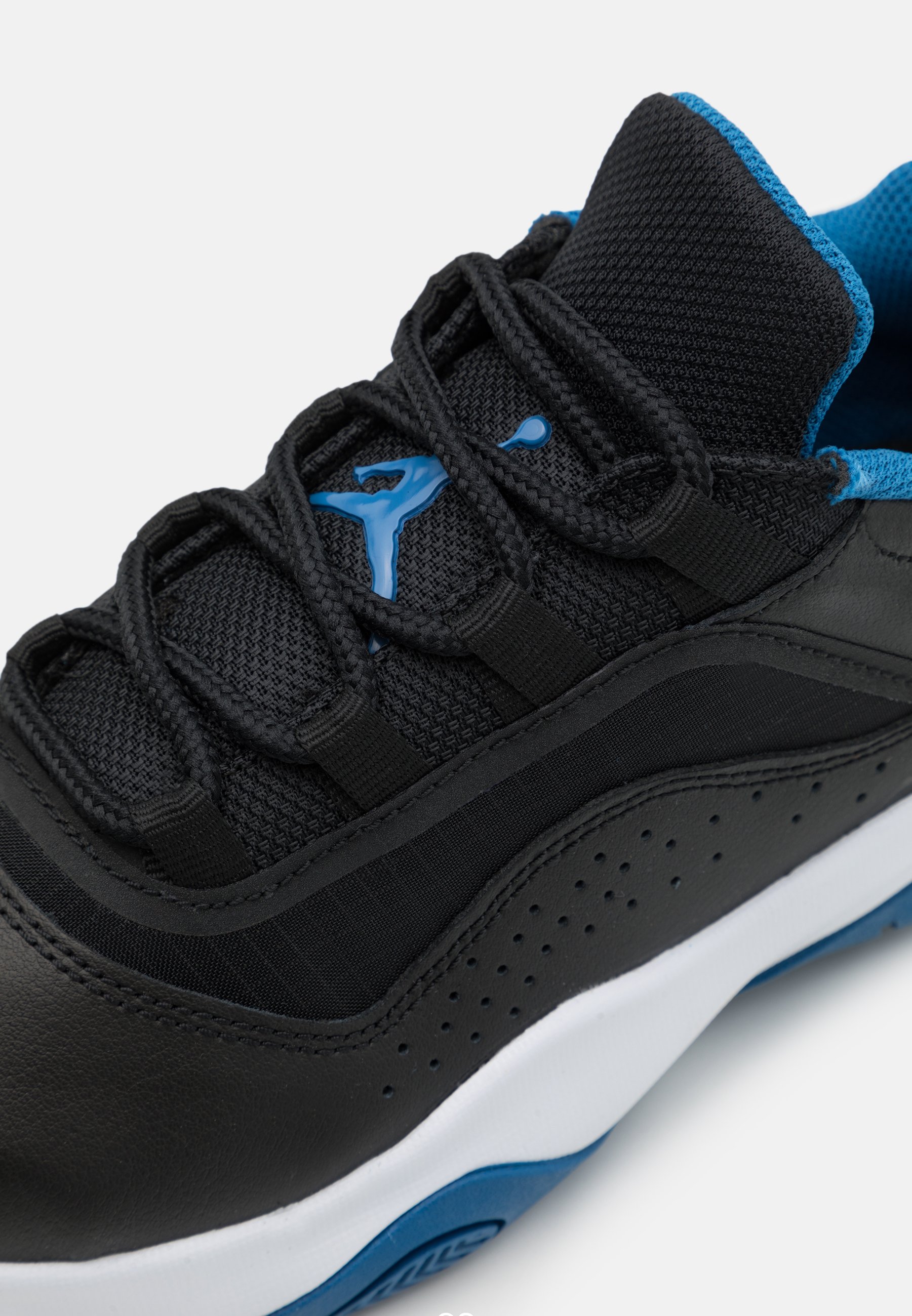 Jordan AIR 11 CMFT LOW UNISEX - Basketball shoes - black/white/dark marina  blue/black - Zalando.co.uk