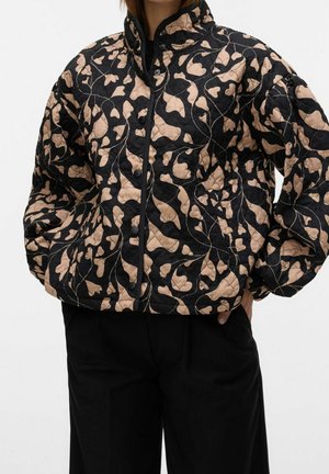 Quilttet sort og beige jakke med blomstermønster, ståkrave, trykknaplukning og elastiske ærmer. Tekstureret stof med glansende detaljer.