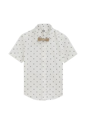 Weißes Kurzarmhemd mit kleinen schwarzen geometrischen Mustern und beiger Fliege am Kragen, Größe 122/128.