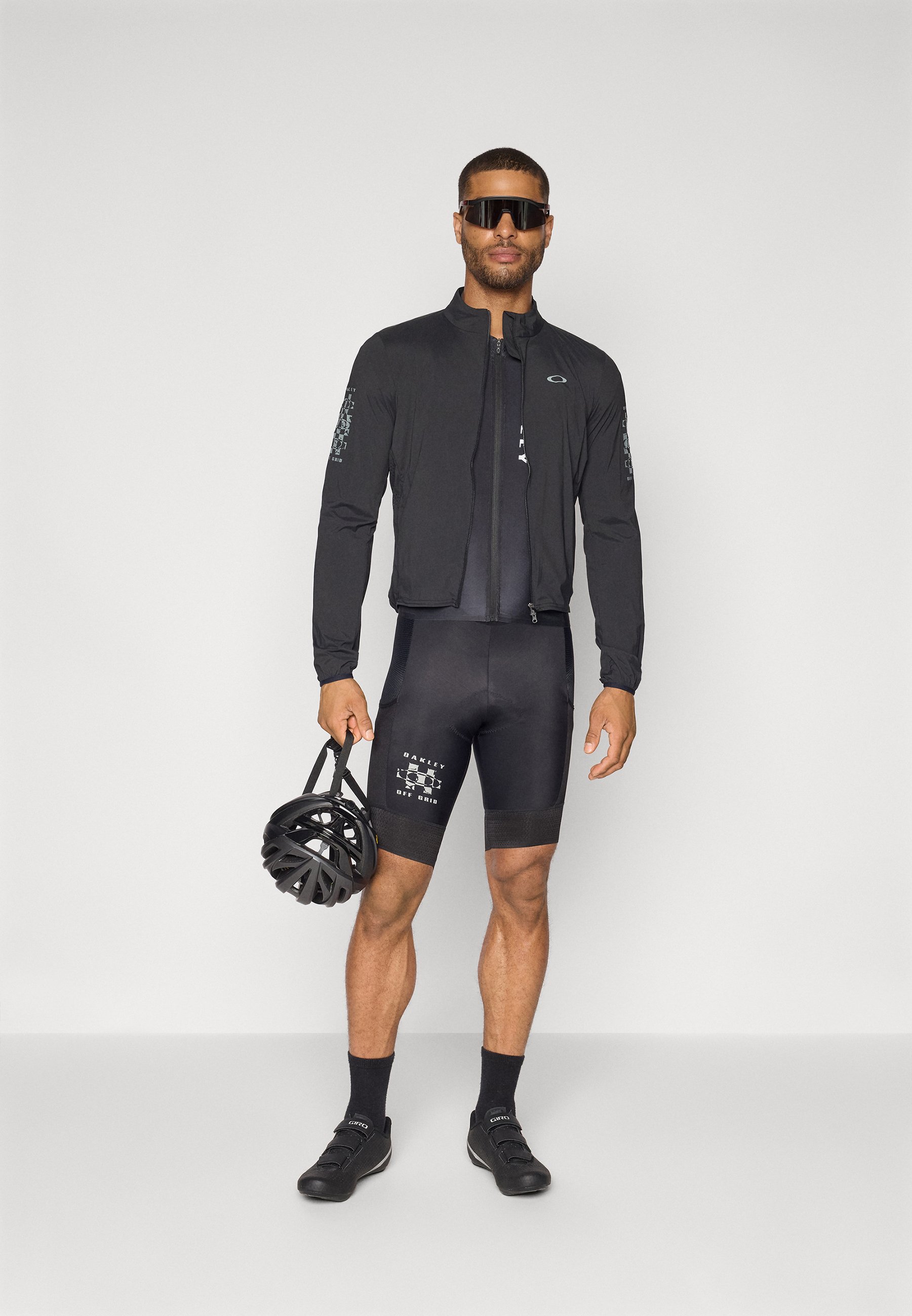 Oakley ブラック ジップアップジャケット Oakley OFF GRID JACKET - Cortaviento - blackout/negro - Zalando.es