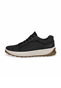 Sneaker in suede nera con suola intermedia bianca e suola in gomma marrone. Caratterizzato da un design con lacci e accenti minimalisti.