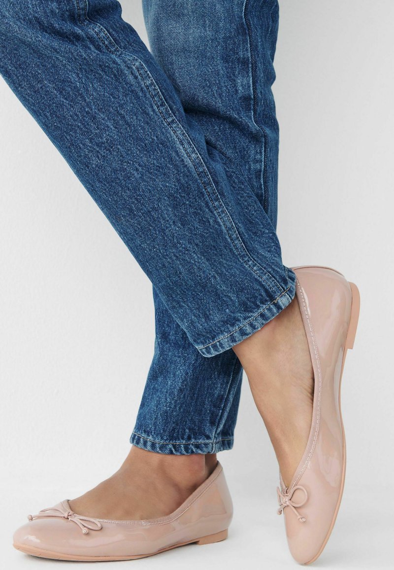 Next FOREVER COMFORTÂ® BALLERINA SHOES - Ballerines - nude patent/beige