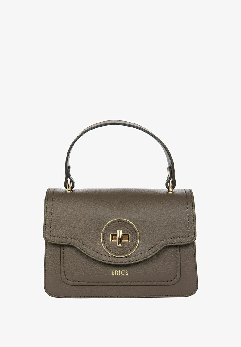 Sac à main en cuir texturé gris avec une anse supérieure, des accessoires en or et un fermoir circulaire. Présente des accents cousus et un logo à l'avant.