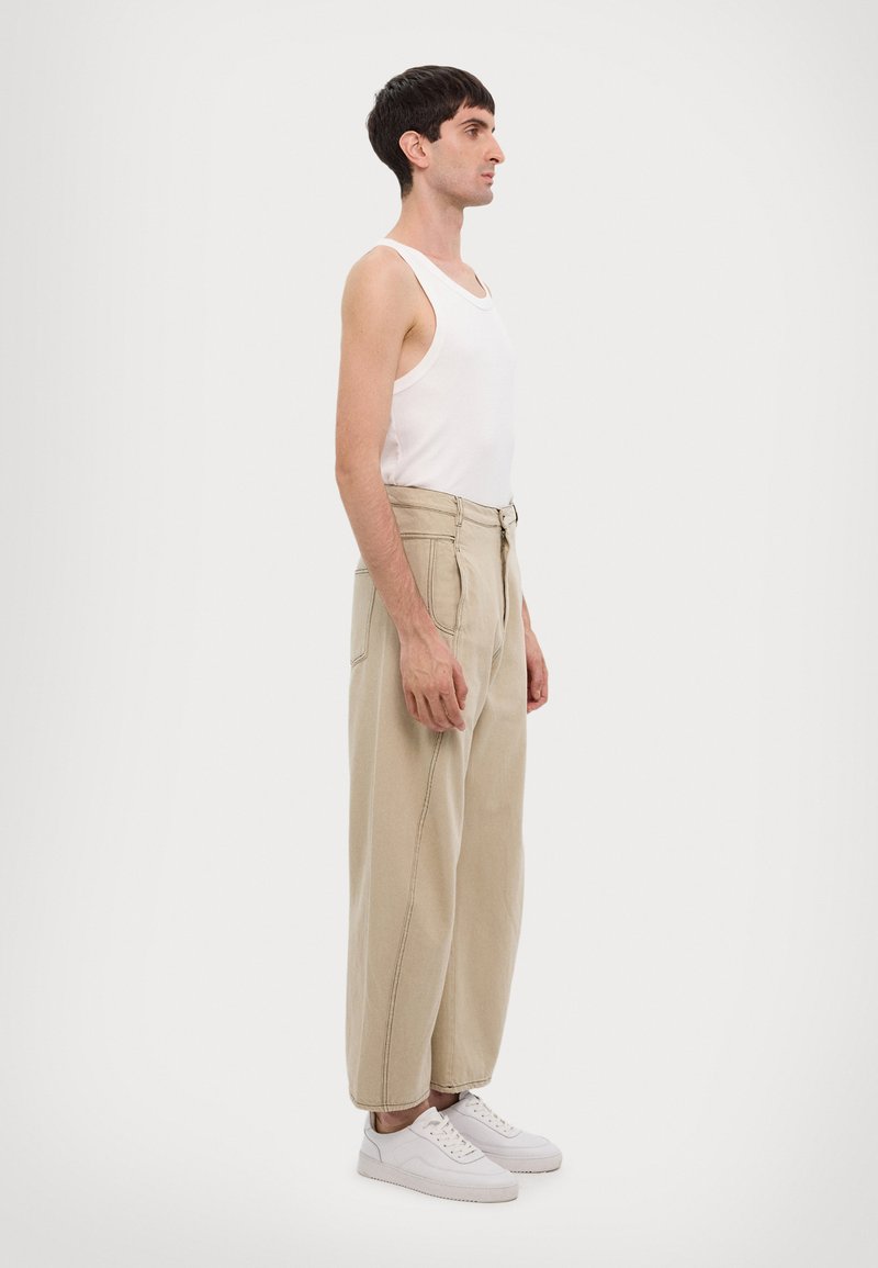 Henrik Vibskov SHADE PANTS - Relaxed fit jeans - tan