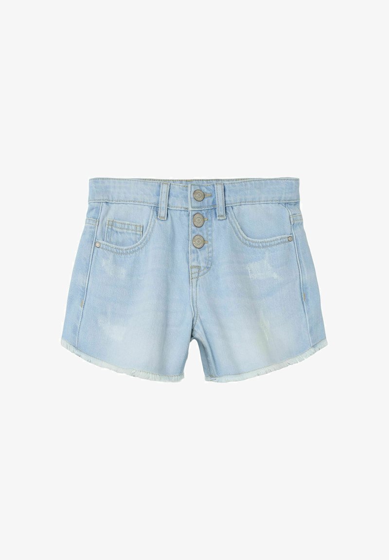 Shorts de mezclilla azul claro con dobladillo deshilachado, que presentan tres botones en la cintura y cuatro bolsillos, mostrando un ligero patrón desgastado.