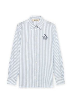 Koszula na długi rękaw zapinana na guziki, z pionowymi paskami w kolorze jasnoniebieskim i białym oraz małym haftowanym logo na lewej piersi.