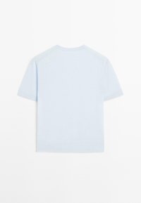Unselected, light blue