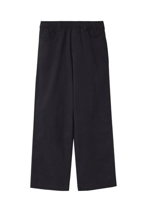 Czarne spodnie o szerokich nogawkach z elastycznym pasem i przednimi kieszeniami, wykonane z gładkiej tkaniny.
