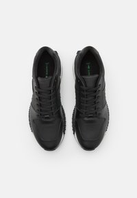 men's lacoste l spin deluxe 2.0 synthetic trainers