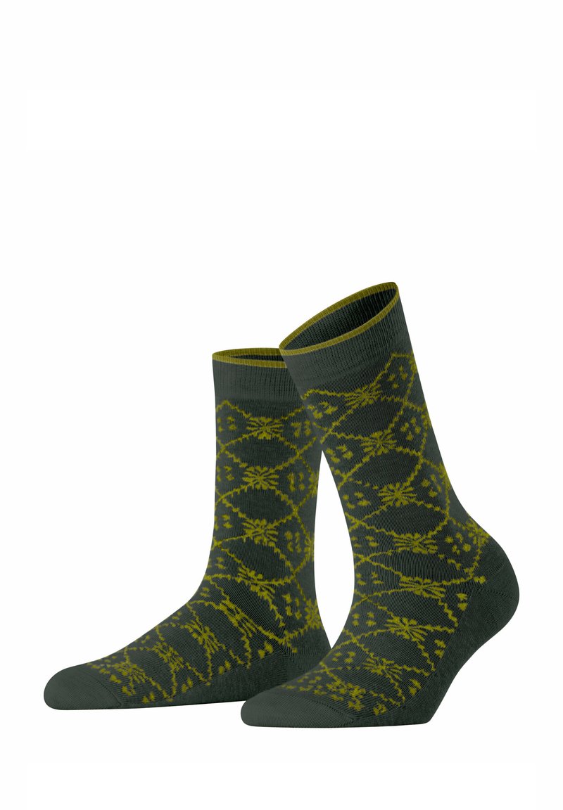 Grüne Socken mit einem geometrischen gelben Muster, geripptem Textil am oberen Rand, Knöchellänge und verstärkten Fersen- und Zehenbereichen.