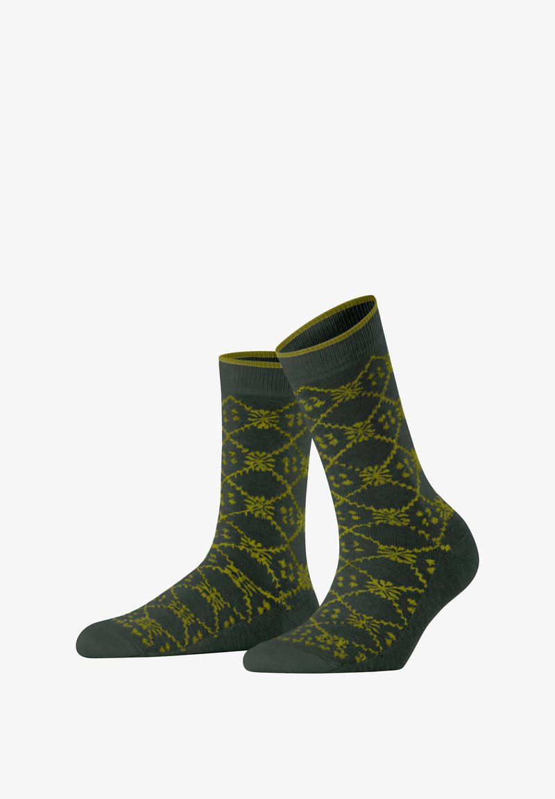 Grüne Socken mit einem geometrischen gelben Muster, geripptem Textil am oberen Rand, Knöchellänge und verstärkten Fersen- und Zehenbereichen.