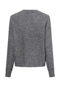 Grauer gestrickter Pullover mit rundem Ausschnitt, langen Ärmeln und gerippten Bündchen. Die Textur ist dicht mit einem subtilen Muster. Rückansicht gezeigt.