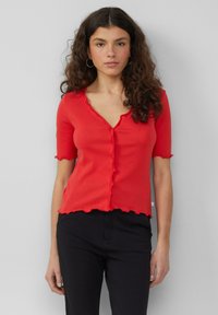 QS MIT LOCK-KANTEN UND KNOPF-DETAIL
 - Blouse - rot