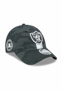 Schwarze und graue Raiders-Baseballmütze mit Teamlogo auf der Vorderseite und Las Vegas Raiders-Emblem an der Seite, strukturiertes Muster, gebogener Schild.