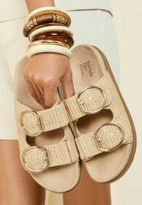 Friends Like These REGULAR FIT-DOUBLE BUCKLE COMFORT - Mules - cream