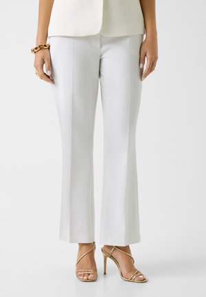 - Spodnie materiałowe