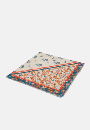 Foulard carré avec fond crème présentant des motifs floraux bleus et orange et une bordure bleu sarcelle et rouge avec des bords à franges.
