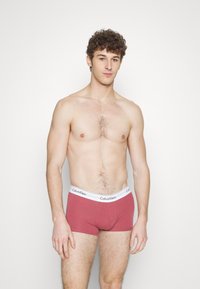 Calvin Klein Underwear TRUNK 3 PACK MODERN COTTON STRETCH - Boxer brief - mid navy/rasp blush/blue graphite