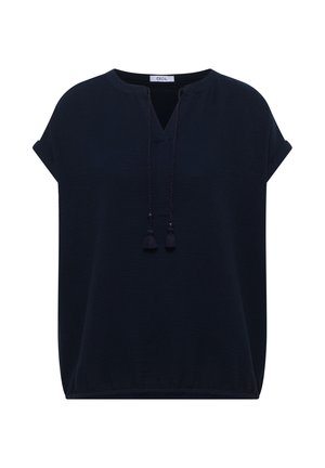 Granatowa bluzka z krótkim rękawem z okrągłym dekoltem, wycięciem w kształcie litery V z troczkami z frędzlami oraz podwiniętymi mankietami, luźny fason marki Cecil.