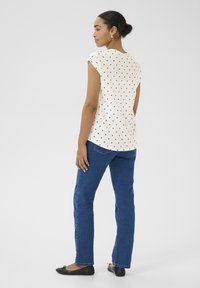 Kaffe KACLAUDI - T-shirt imprimé - chalk w midnight marine dots