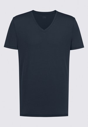 T-shirt blu navy a V, realizzato in tessuto morbido e leggero, con maniche corte e un design semplice e classico. Senza motivi o dettagli visibili.