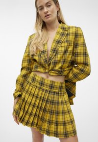 SOMETHINGNEW PLISSE SKIRT - Saia plissada - sulphur