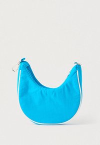 Sinine kangast kott, millel on kaardus kuju, sile tekstuur ja valged servad mööda ääri. Ülal on tõmblukuga sulgumine.