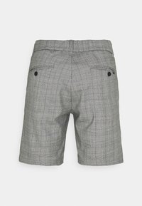 Grå rutig shorts med en skräddarsydd passform, två bakfickor och knäppdetaljer, tillverkade av ett lättviktsmaterial.