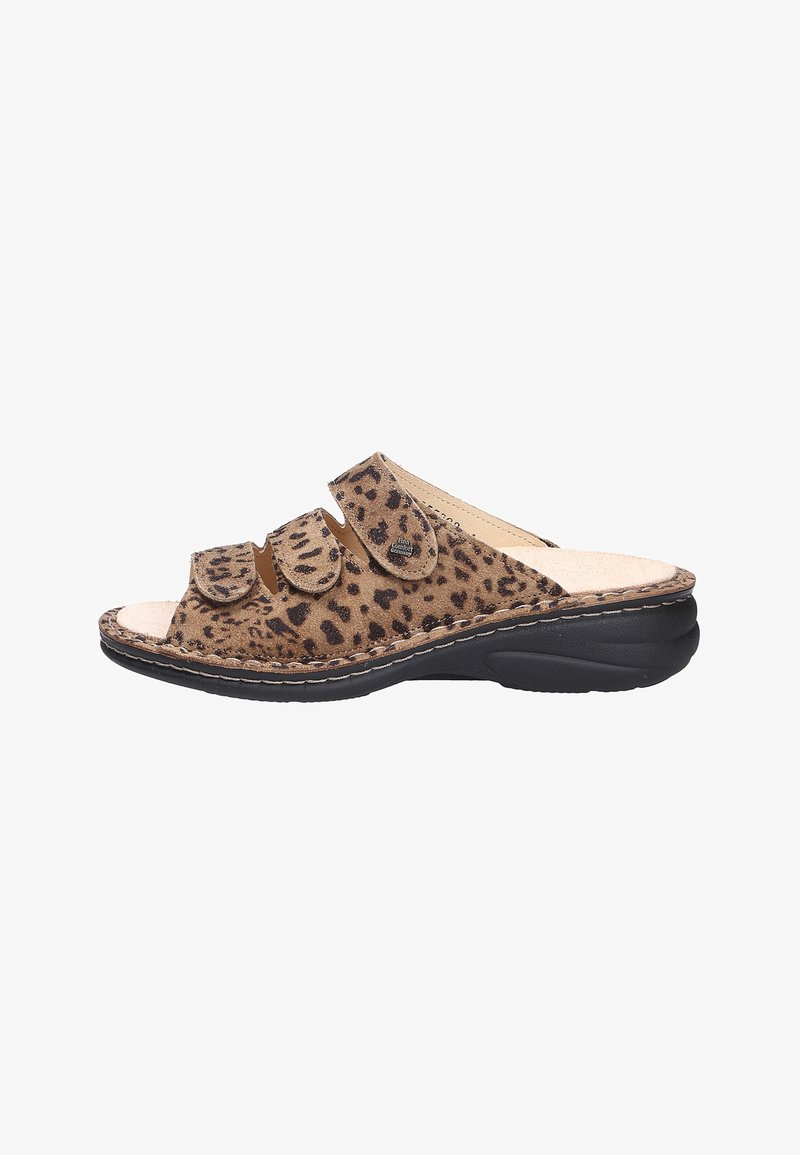 Leopard-print slide sandals made of soft suede, featuring two hook-and-loop straps and a black rubber sole for comfort and stability.