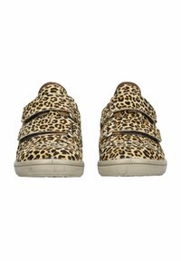 Sneakers in stampa leopardata con chiusura in velcro, tomaia in tessuto testurizzato, punta arrotondata e suola in gomma. Tre strap regolabili per una vestibilità ottimale.