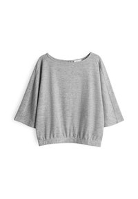 Pull léger gris clair, à coupe ample, avec des manches larges trois-quarts et un ourlet élastiqué, présenté sur fond blanc.