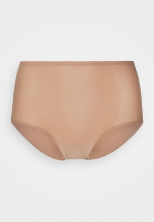 Culotte hipster beige sans couture avec une texture lisse et un design couvrant intégralement. Taille élastique, sans coutures visibles et tissu doux.