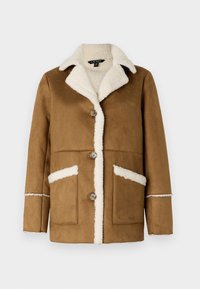 Hnědá umělá surová bunda s límcem z beránka, předními knoflíky a dvěma velkými postranními kapsami. Obsahuje bílé lemování podél okrajů.