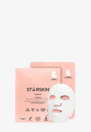 Emballage rose d’un masque visage raffermissant STARSKIN en biocellulose, avec un masque en tissu blanc présenté devant.