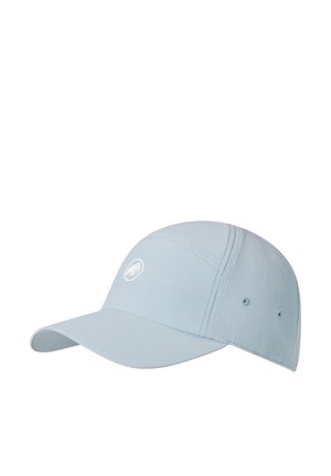 Cappellino da baseball azzurro chiaro con visiera curva e piccolo logo bianco di mammut sul pannello frontale, cuciture visibili e fori di ventilazione sul lato.