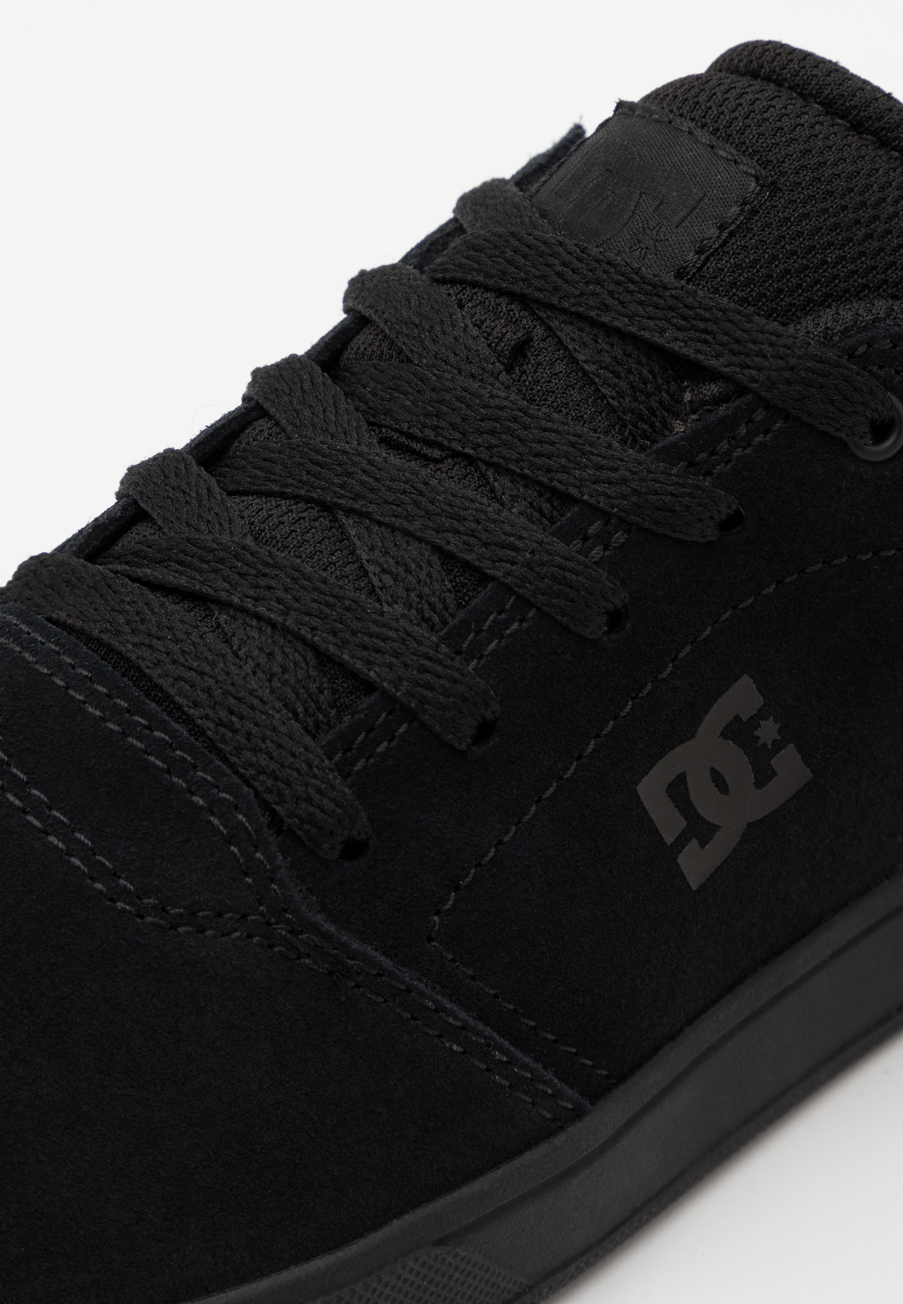 dc shoes crisis black