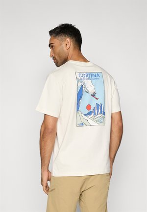 MOUNTAIN CELEBRATION REGULAR SHORT SLEEVE TEE GRAPHIC - T-shirt print - white dune
