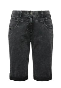 Mustat farkkushortsit, joissa on haalistunut pinta, viisi taskua ja ommeltu yksityiskohtia. Käänteet lahkeissa ja joustava vyötärö mukavuutta varten.