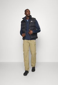 Helly Hansen ACTIVE PUFFY - Strukirani kaput - black