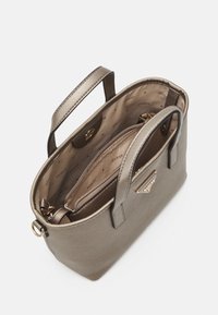 Guess LATONA MINI TOTE SET - Håndtasker - pewter