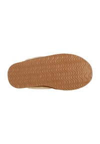 Zool van een slipper met een golvende, getextureerde rubberen onderkant in lichtbruin. De bovenrand is voorzien van een crèmekleurige, zachte stof.