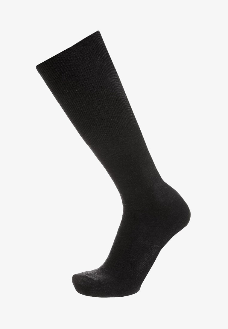 Schwarze knielange Socke aus geripptem Material, mit glattem Zehenbereich und verstärkter Ferse für Haltbarkeit. Schlichtes Design ohne Muster.